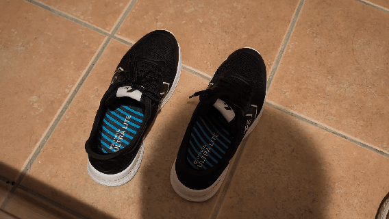 Mesh-shoes-airduster-0