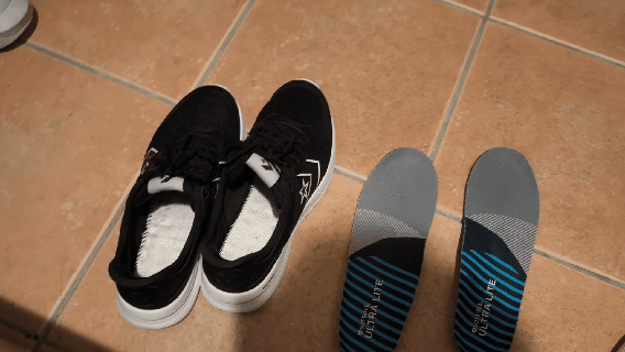 Mesh-shoes-airduster-1